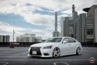  Vossen: Lexus LS   Vossen CG-201